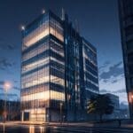 Edificio moderno de una startup tecnológica con luces de ciudad al anochecer