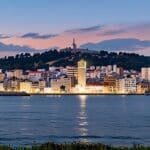 Panorámica moderna de la ciudad de Vigo con tecnología de vanguardia