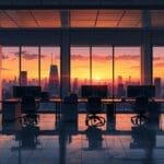 Oficinas modernas de una empresa tecnológica al atardecer