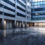 Escena corporativa moderna de un edificio de oficinas tecnológicas en una ciudad