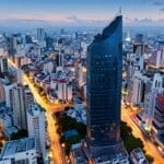 Vista panorámica de Ciudad Ho Chi Minh con edificios modernos y centros tecnológicos.