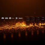 Caída masiva de DNS en Amazon afectando servicios globales de Internet, ilustración con redes digitales fragmentadas en tonos naranja y negro.