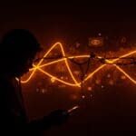 Vigilancia en redes sociales a inmigrantes legales por la administración Trump, ilustración conceptual de privacidad digital y monitoreo en social media.