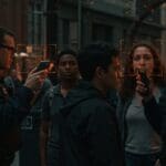 Agentes de ICE y CBP utilizando reconocimiento facial público para vigilancia biométrica y verificación de ciudadanía con enfoque en privacidad y derechos civiles.