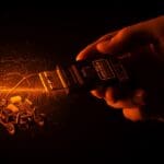 Ingeniería inversa de señales RF de 27MHz con RTL-SDR aplicada a juguetes RC, destacando hardware hacking y automatización.