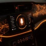 Startup uruguaya Flai recibiendo inversión millonaria para su asistente de voz con inteligencia artificial en el sector automotor.