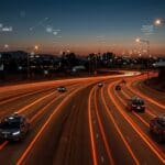 Escena futurista de robotaxis autónomos en autopista, destacando la expansión y tendencias en movilidad autónoma lideradas por Waymo.