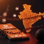 Smartphone siendo verificado con la aplicación Sanchar Saathi en India, ilustrando impacto en privacidad y tecnología.