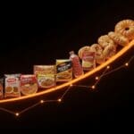 Alimentos ultraprocesados dominando el mercado americano con metáforas visuales de tendencias de salud y tecnología foodtech.